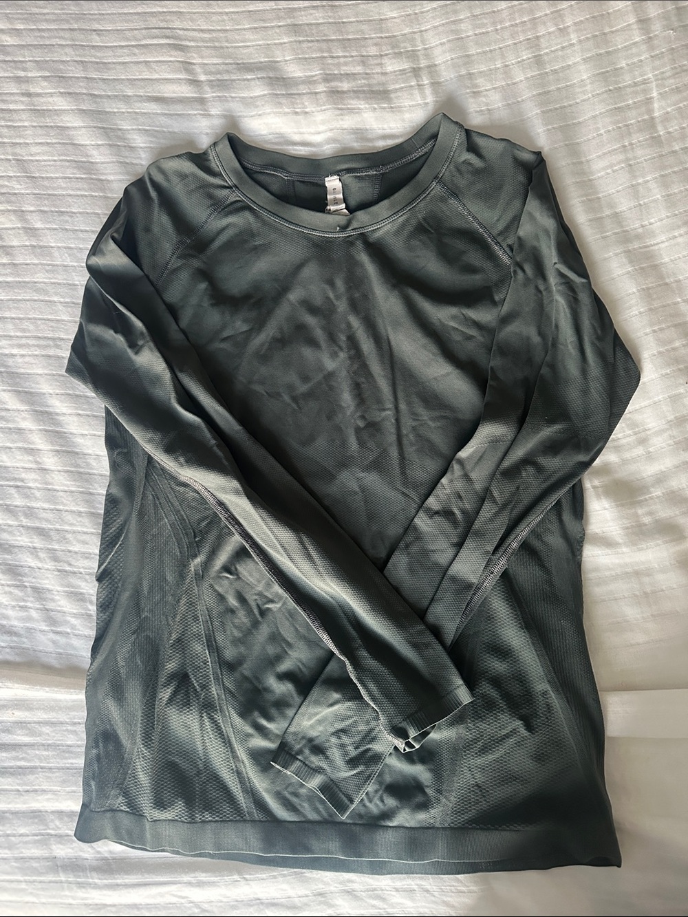 Athleta Long Sleeve Performance Tee in Dark Gray-Green